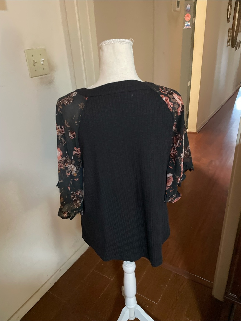 Maurices gray quarter sleeve Tshirt ribbed MEDIUM ruffle floral chiffon tassel - Picture 8 of 14
